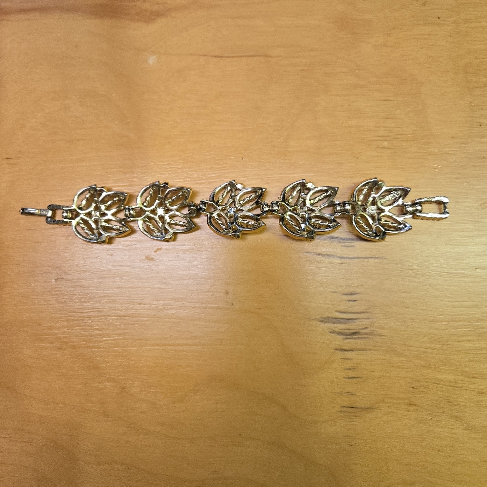 Vintage gold tone leaf bracelet
